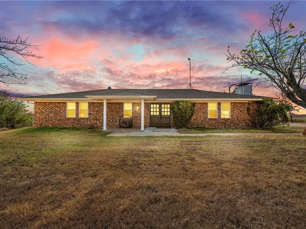 465 Heritage Pkwy, Axtell, TX 76624