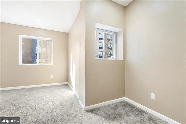 424 S Eden St — Photo 28
