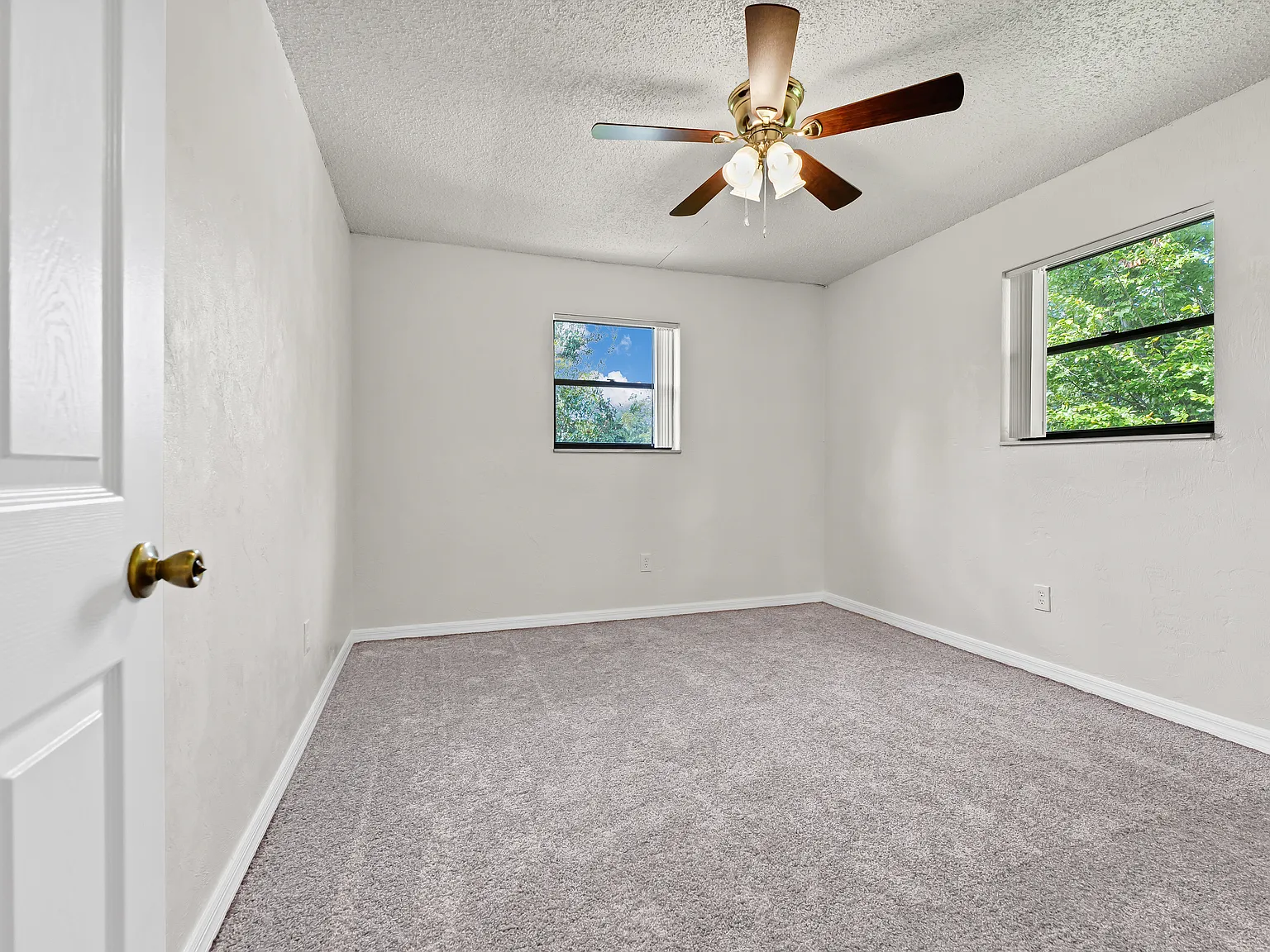 2 bed, 1.5 bath, 900 sqft, $1,295 — Photo 3