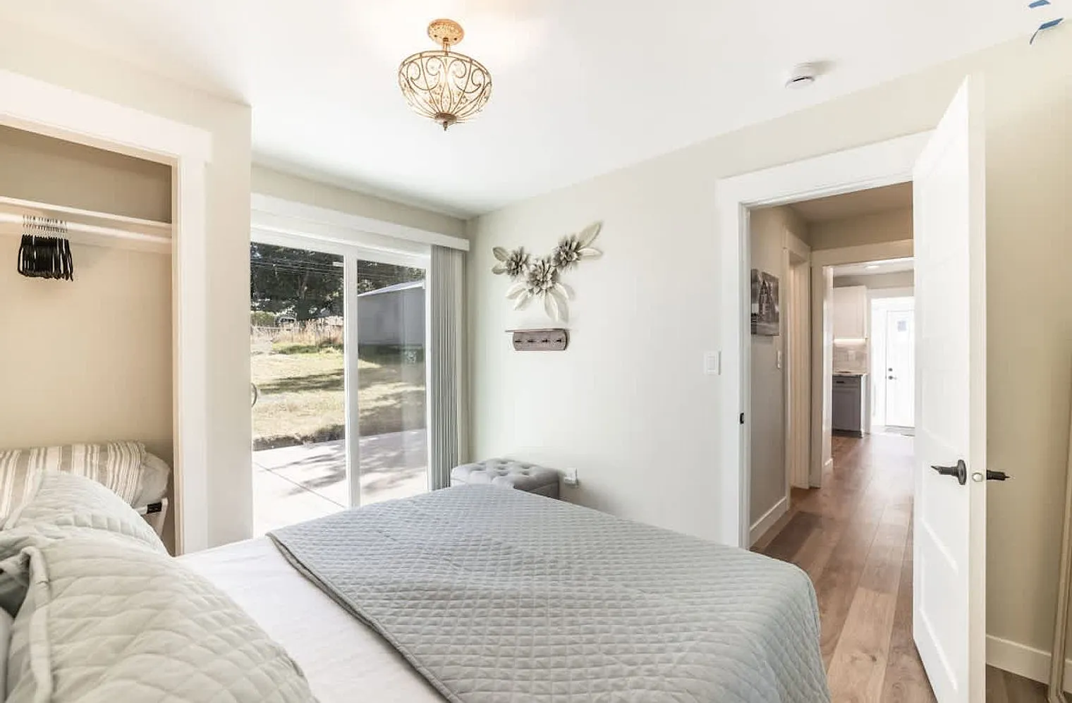 3 bed, 2.0 bath, 1399 sqft, $6,662 — Photo 4