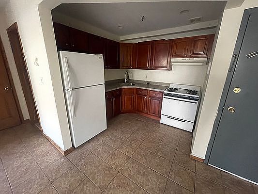3rd image of 187-21 Hillside Ave #3R