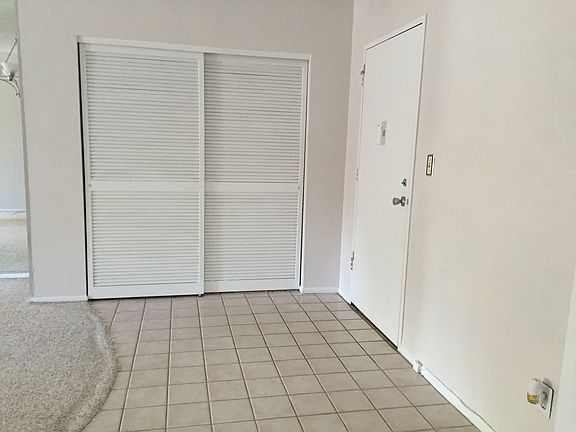 3rd image of 90 Edgewater Dr APT 107