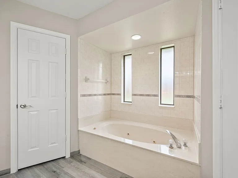 1802 Campbell Trl — Photo 21