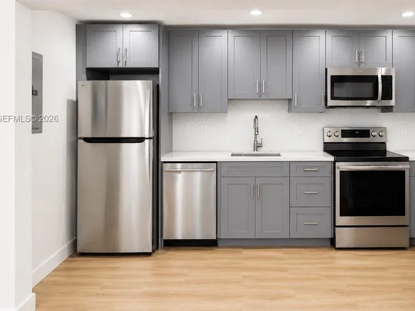 5839 SW 74th Ter APT 103, South Miami, FL 33143