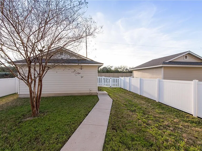 1503 Davis Mountain Loop — Photo 27
