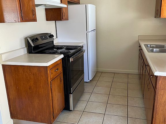 5th image of 649-659 Leslie St #657