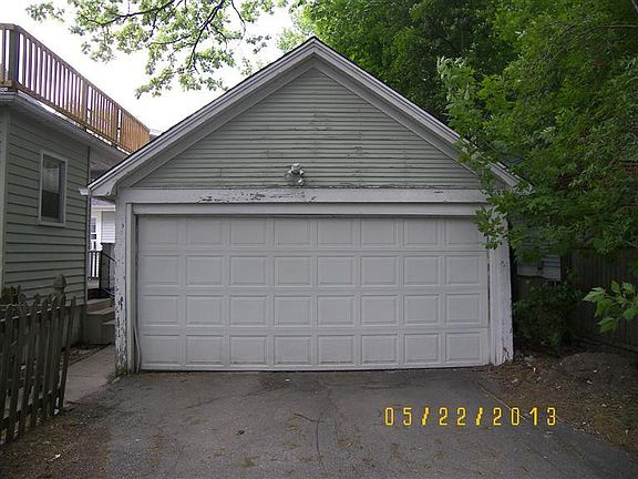 3rd image of 90 Oakwood St