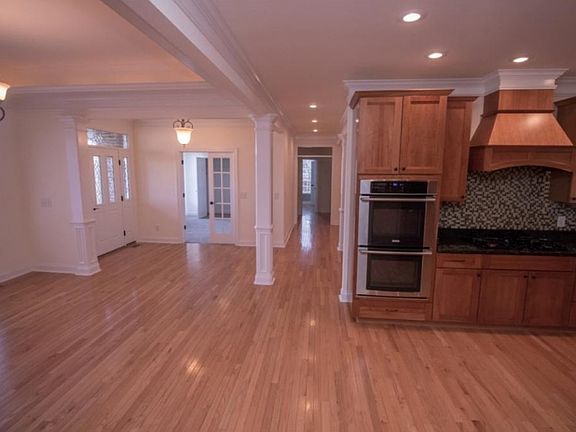 5th image of 1914 Millbrook Dr