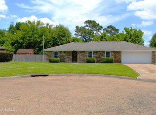 5232 Glenfair Pl, Jackson, MS 39206