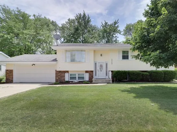 2609 Hall Ct, Bloomington, IL 61704