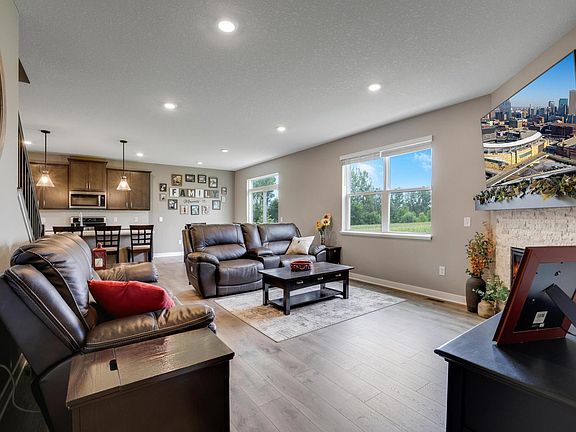 4th image of 3064 Sunflower Way NW