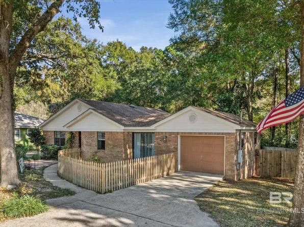 513 3rd St, Fairhope, AL 36532