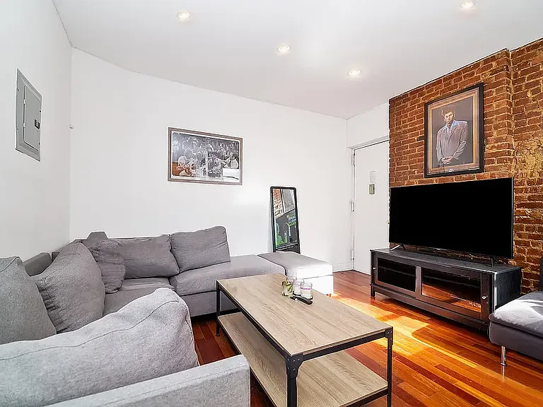 2 Bank St #16 — Photo 1