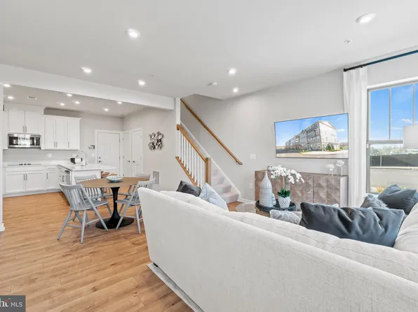 611 Percy Pl, Manassas, VA 20111