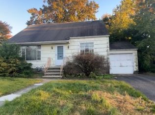 24-08 Arcadia Rd, Fair Lawn Boro, NJ 07410