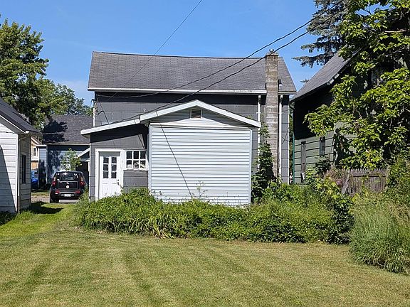 3rd image of 218 S 10th St