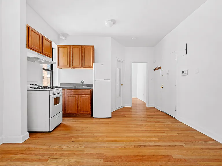 311 E 3rd St #23 — Photo 2