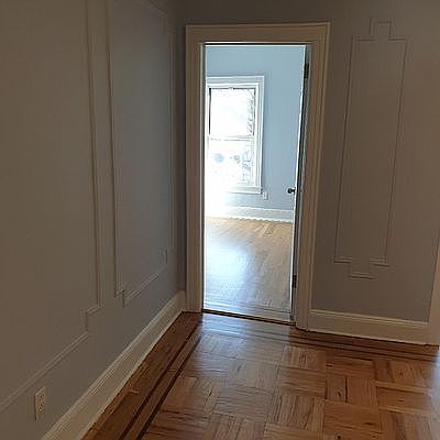 4th image of 34-16 Crescent St #2