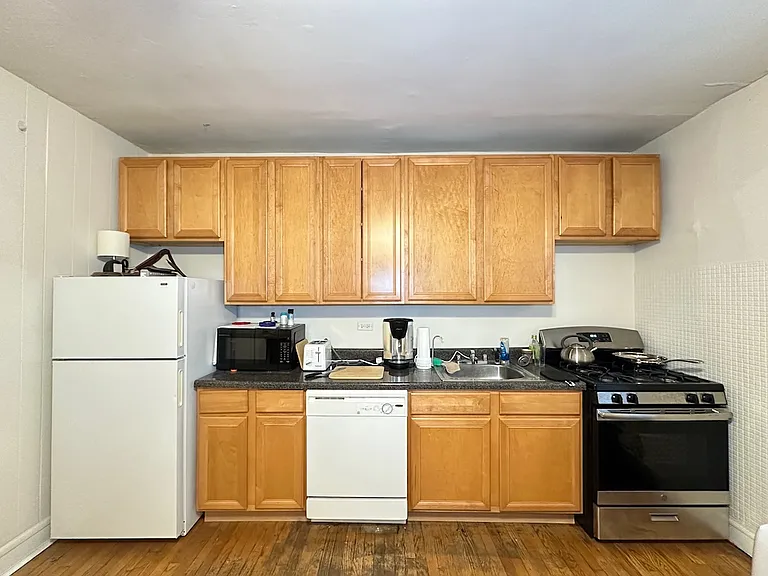 2129 N Dayton St #402 — Photo 2