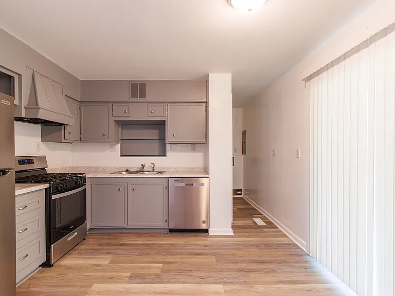 1445 Rolling Ridge Dr — Photo 4