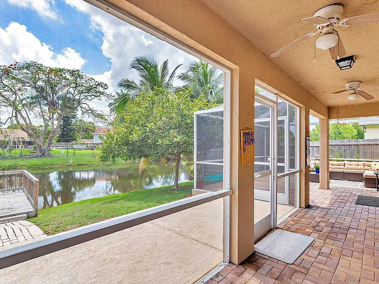 1304 Waterway Cove Dr — Photo 17