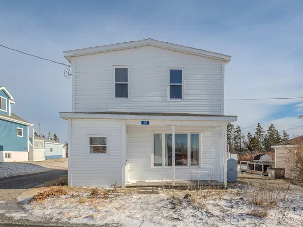 52 Pepperell St, Louisbourg, NS B1C 1L9