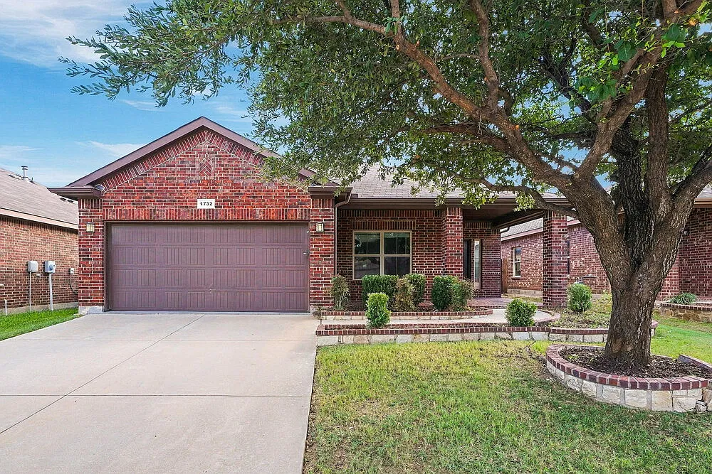 4 bed, 2.0 bath, 1768 sqft, $2,360 — Photo 1