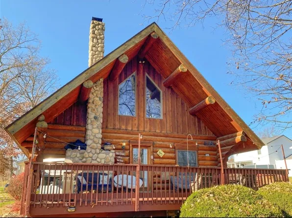 285 Laurel Ave, Ellwood City, PA 16117