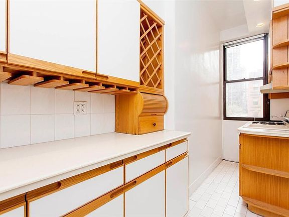 4th image of 157-163 E 72nd St #3H
