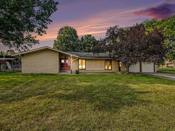 2436 Fountain Ln, Stevensville, MI 49127