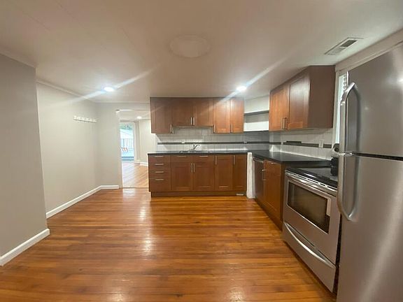 4th image of 2905 Charleston Ave #2