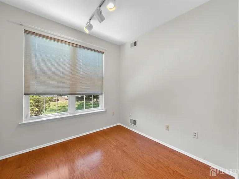 6111 Cedar Ct — Photo 16