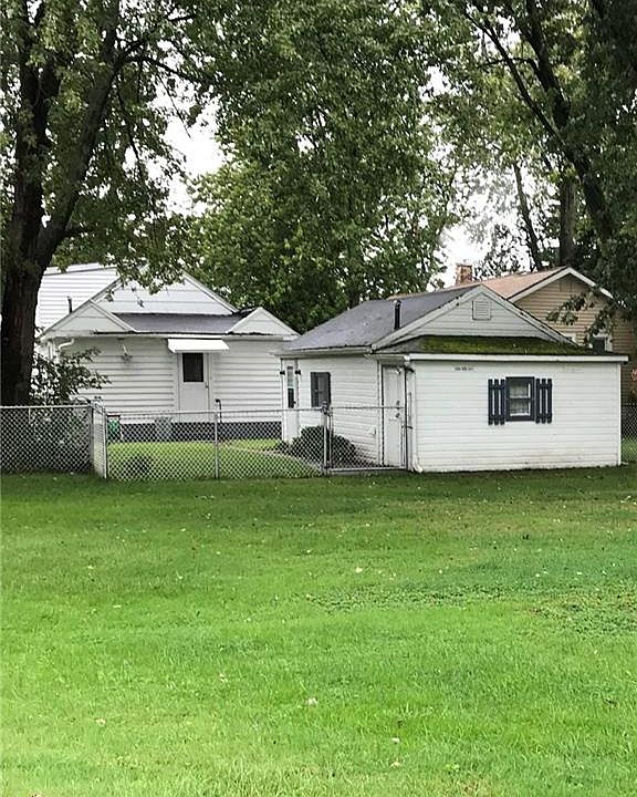 2nd image of 2700 Riverton Ave