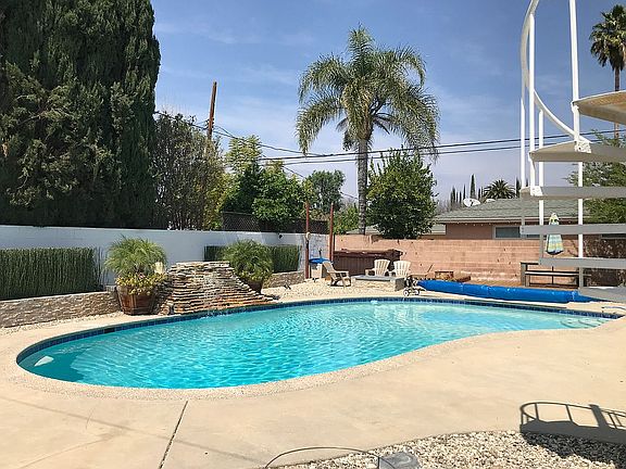 3rd image of 6627 Farralone Ave