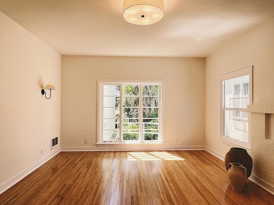 1st image of 526 N Bronson Ave #1/2