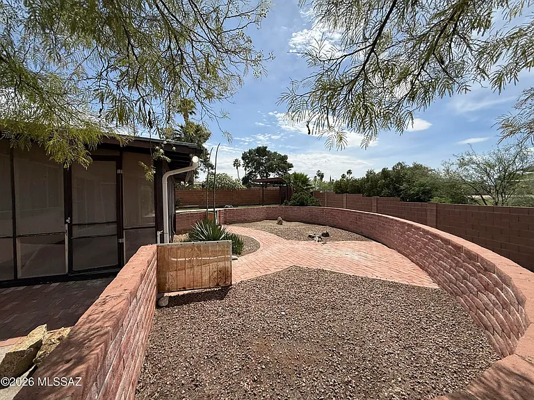 625 N Brown Ave — Photo 3