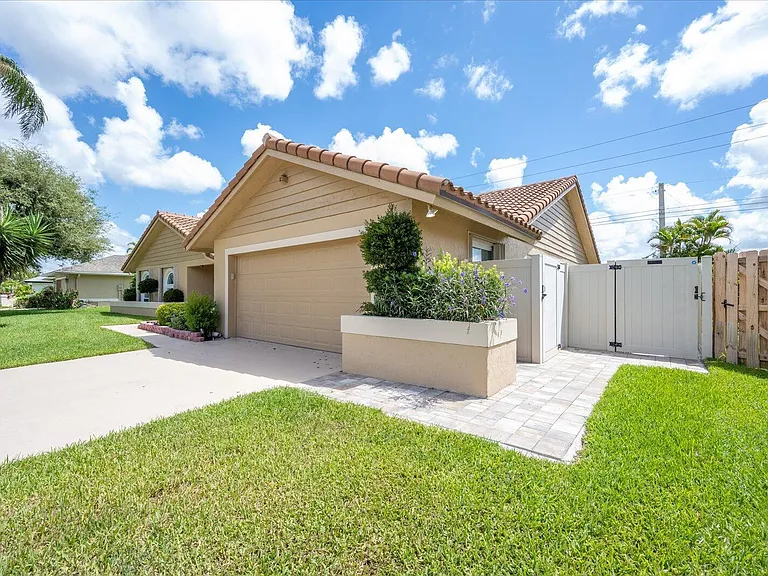 1654 Farmington Cir — Photo 30