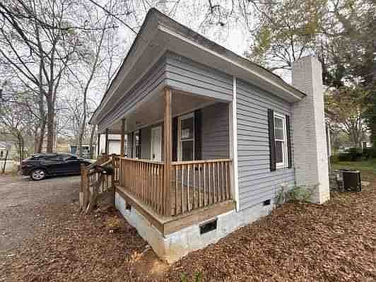 3rd image of 512 Roberts St
