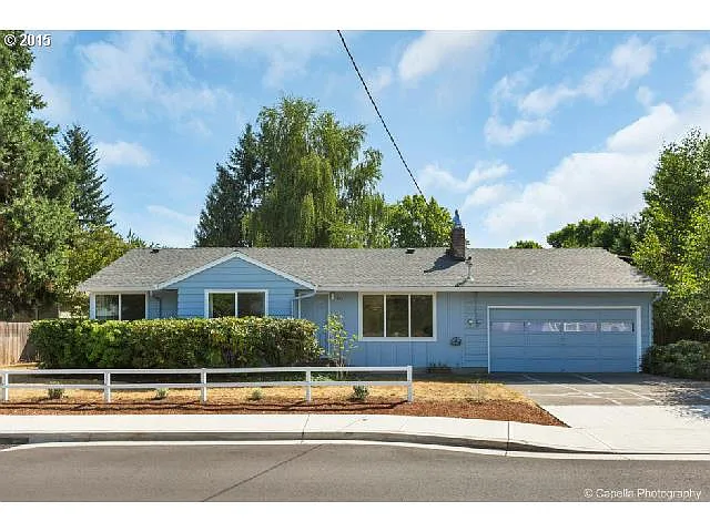 442 NW Garibaldi St photo 1