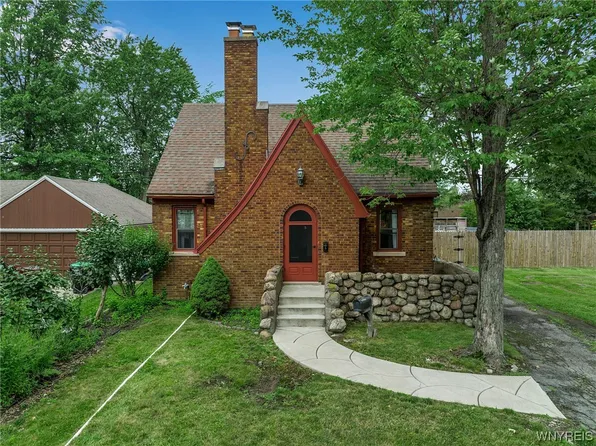 346 Woodland Dr, Buffalo, NY 14223