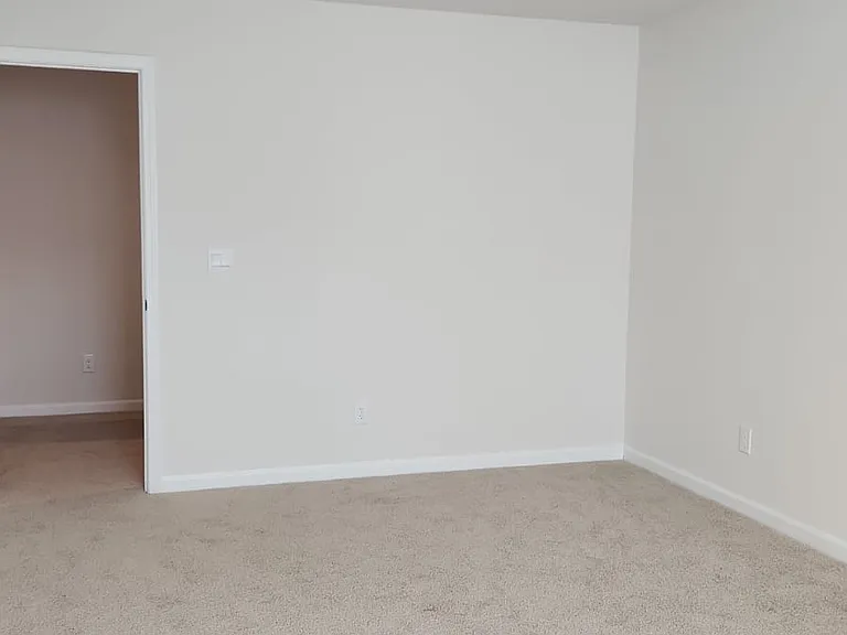 1669 Hallview Ct — Photo 4