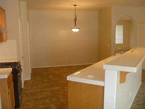 3rd image of 43573 Savannah Way