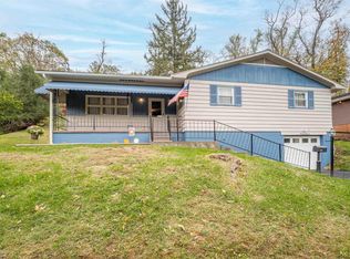 1352 Hillside Dr, Fairmont, WV 26554