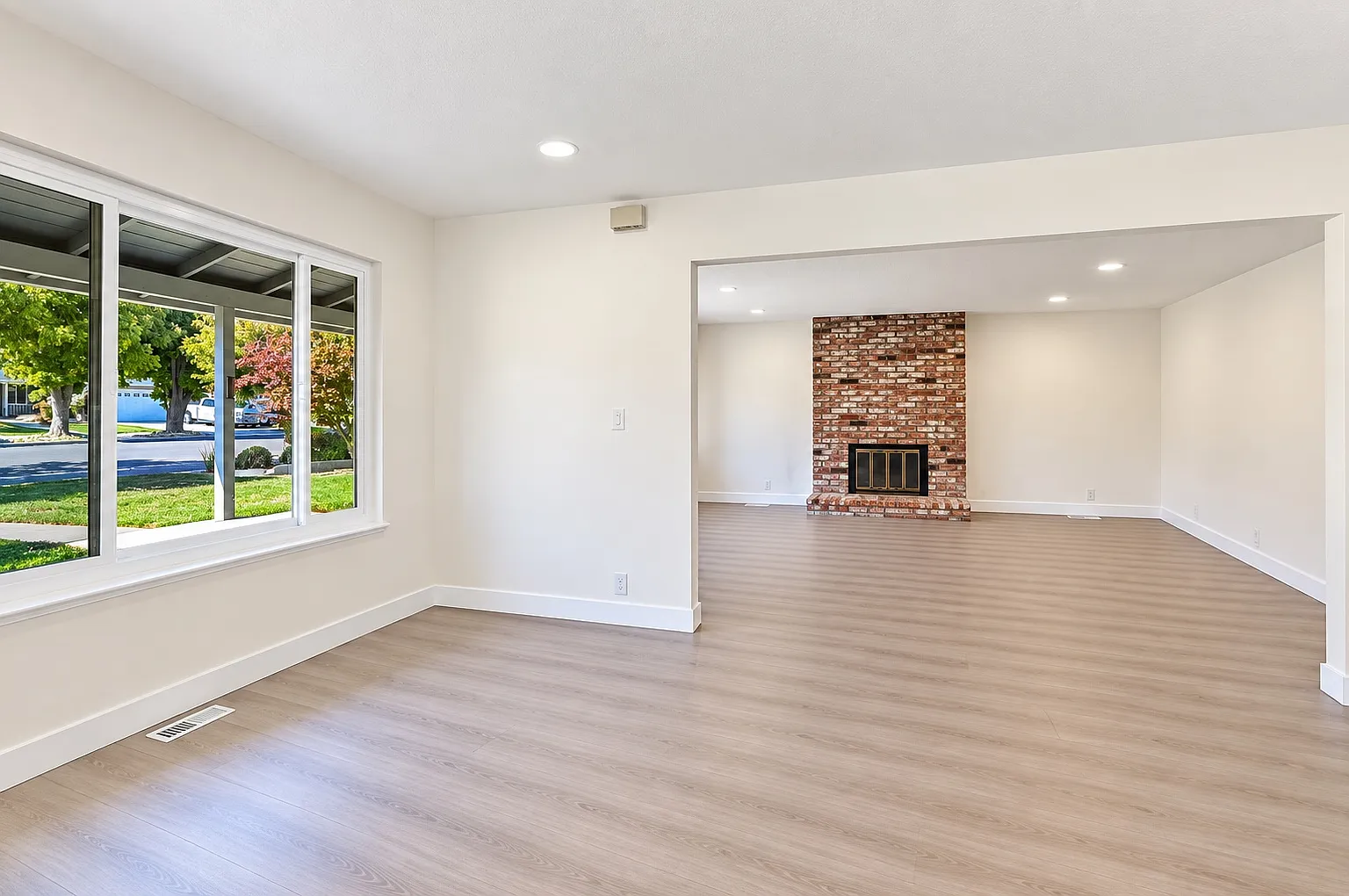 3 bed, 1363 sqft, $5,300 — Photo 4