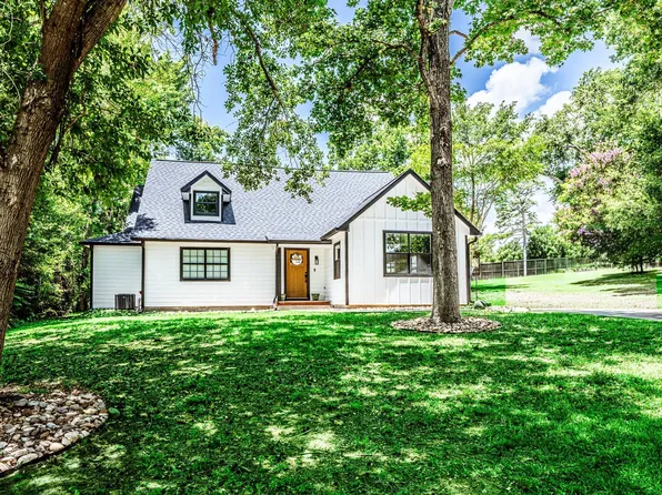 2130 Avenue N 1/2, Huntsville, TX 77340