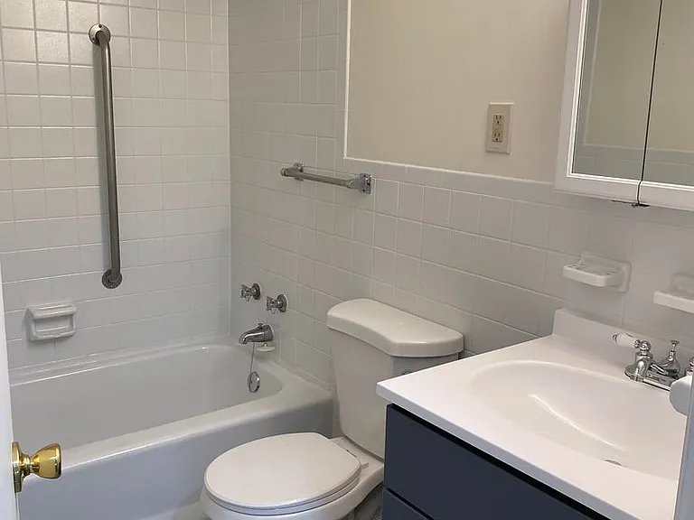 Residences at Riverside — Photo 8