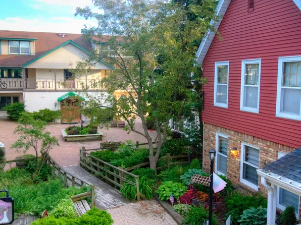 8648 S Market Pl #2, Oak Creek, WI 53154