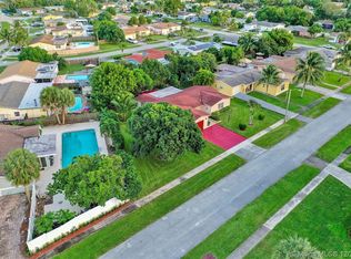 922 SW 69th Ave, North Lauderdale, FL 33068