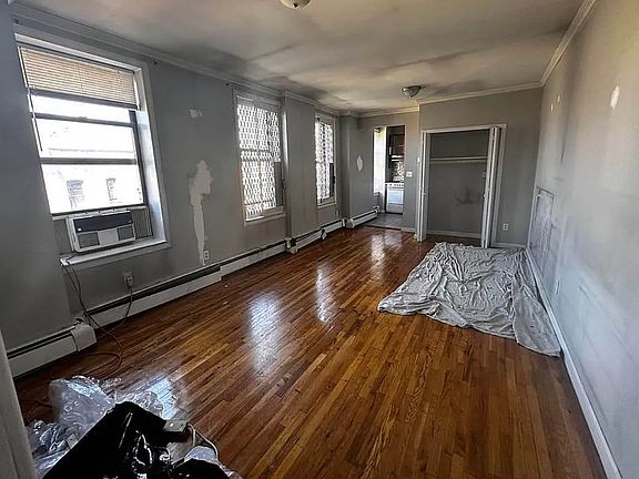 2nd image of 211 W 146th St #6Z
