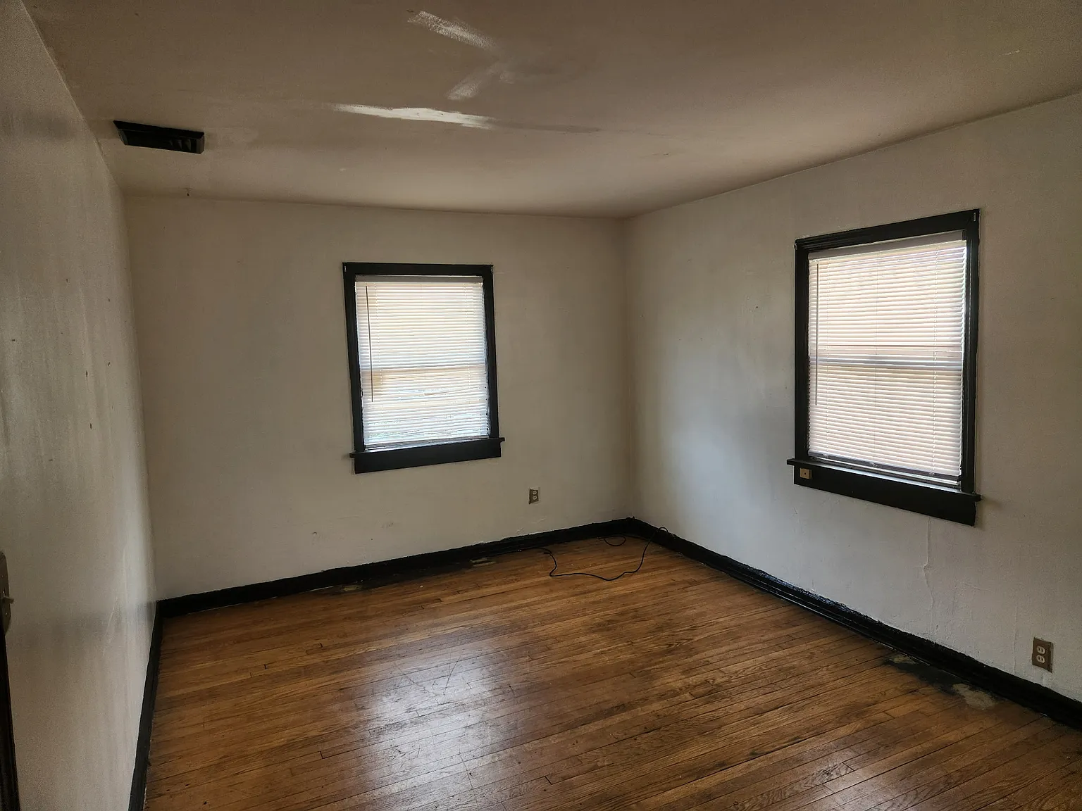 2 bed, 700 sqft, $1,800 — Photo 3